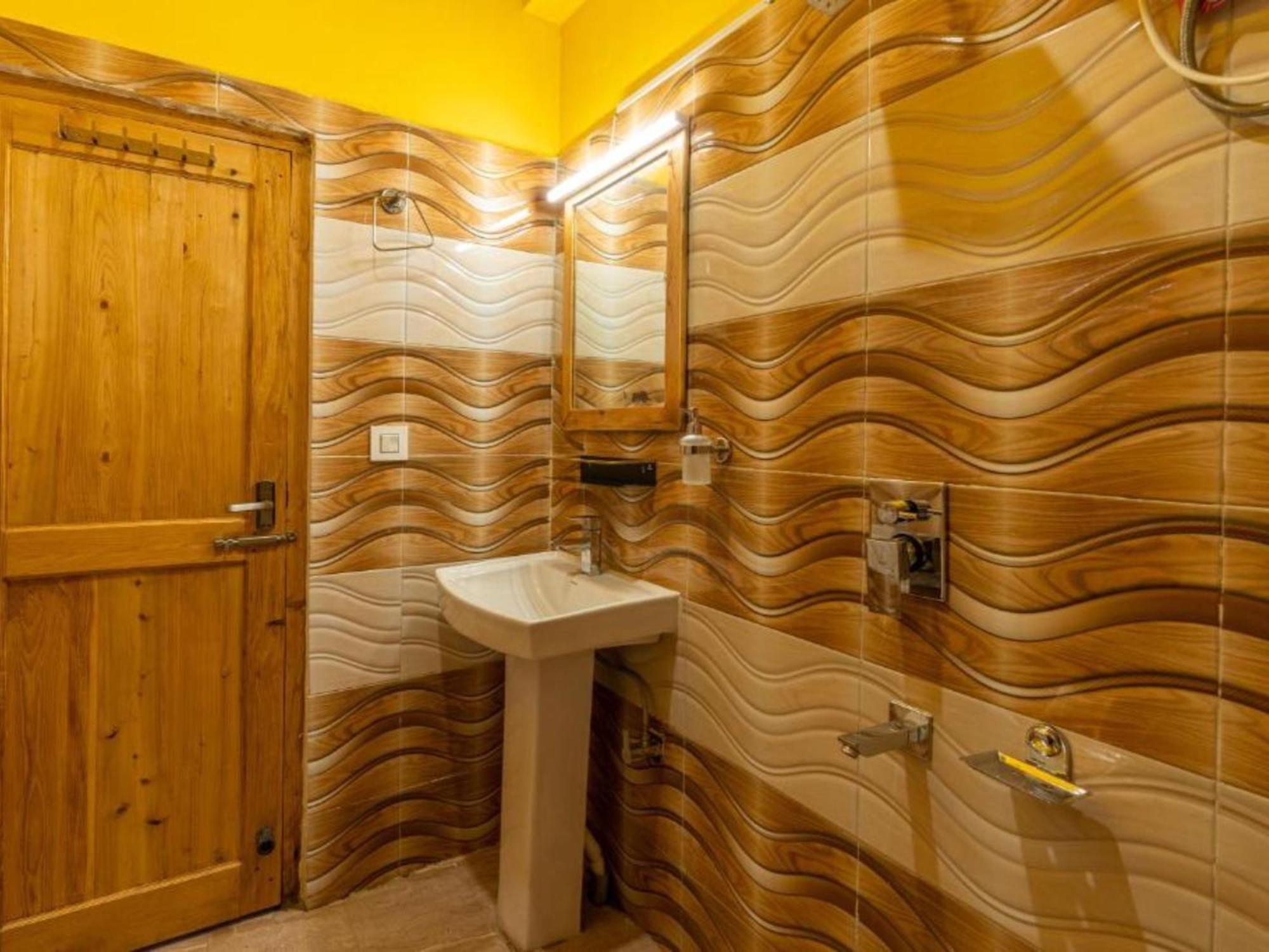 The Hosteller Kasol, Riverside Room photo