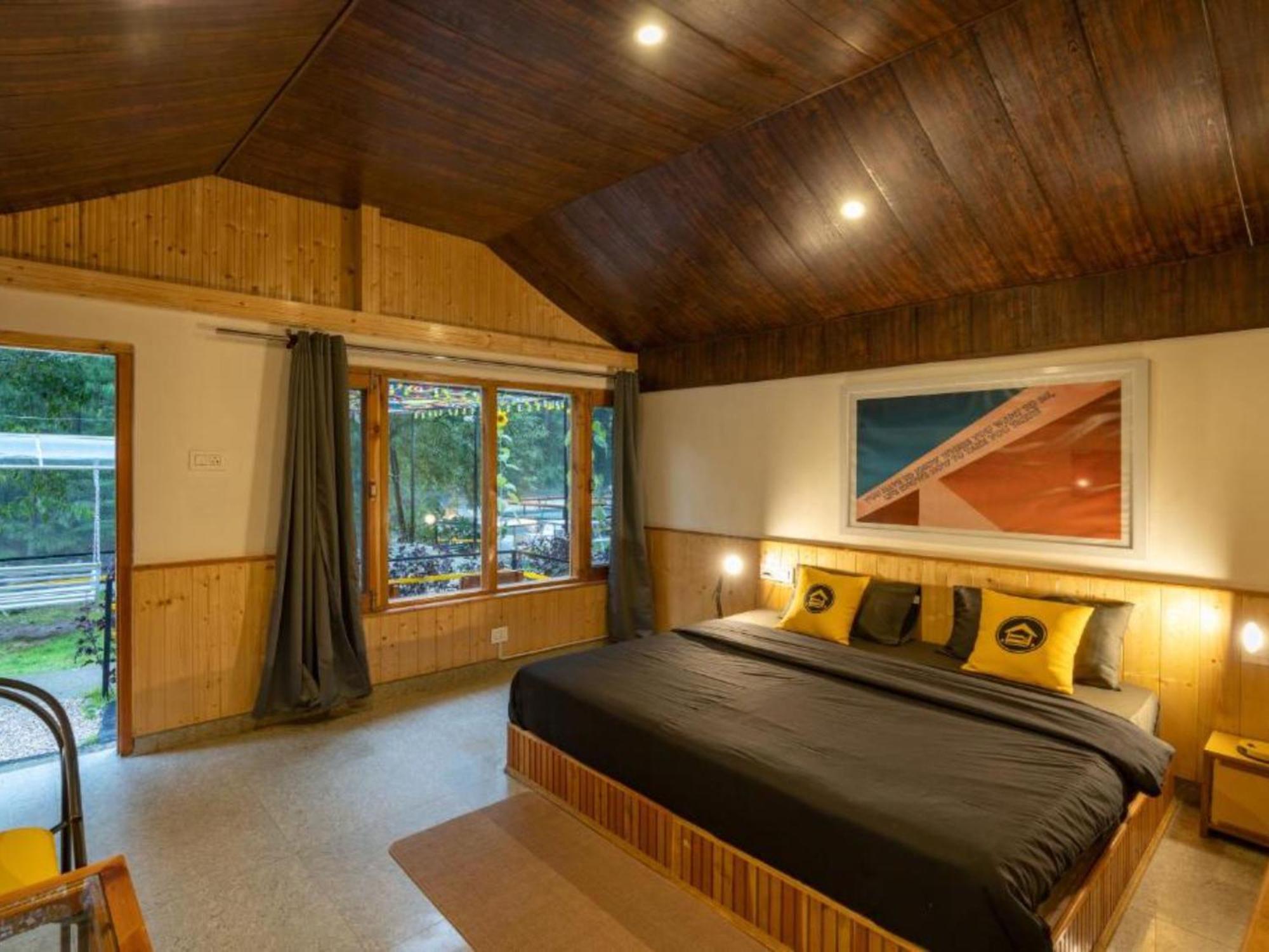 The Hosteller Kasol, Riverside Room photo