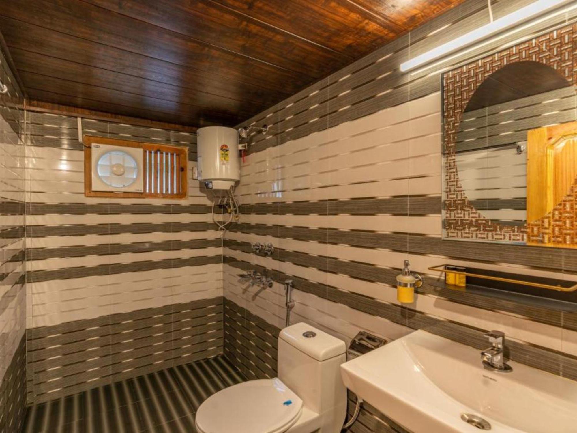 The Hosteller Kasol, Riverside Room photo